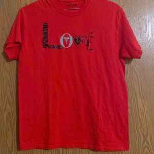 * $5 Sale! Gildan size M red love tee💙